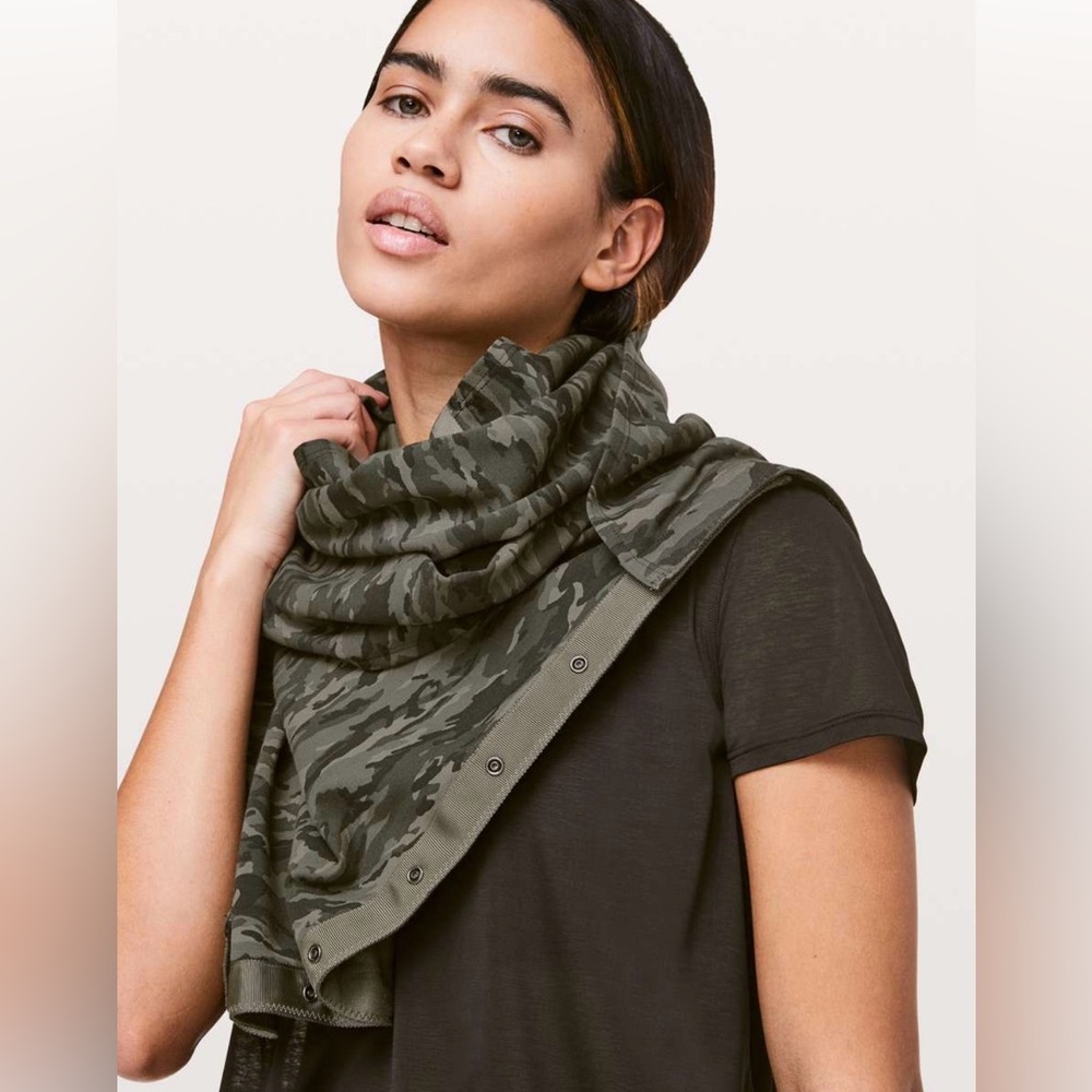 BNWT Lululemon Vinyasa Camo Scarf
